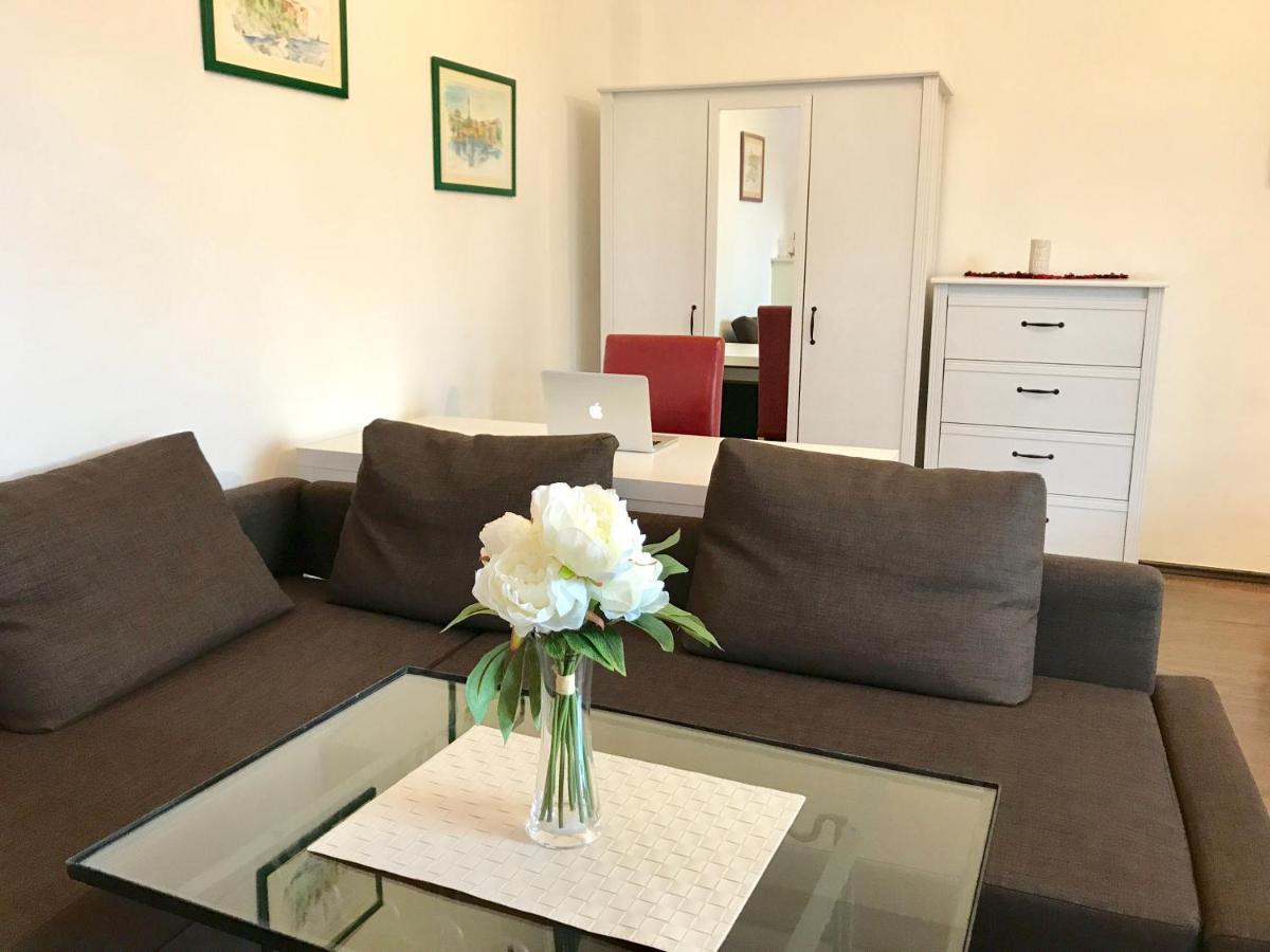 Studio Apartment With A View Of Ban Jelacic Square Zagreb Extérieur photo