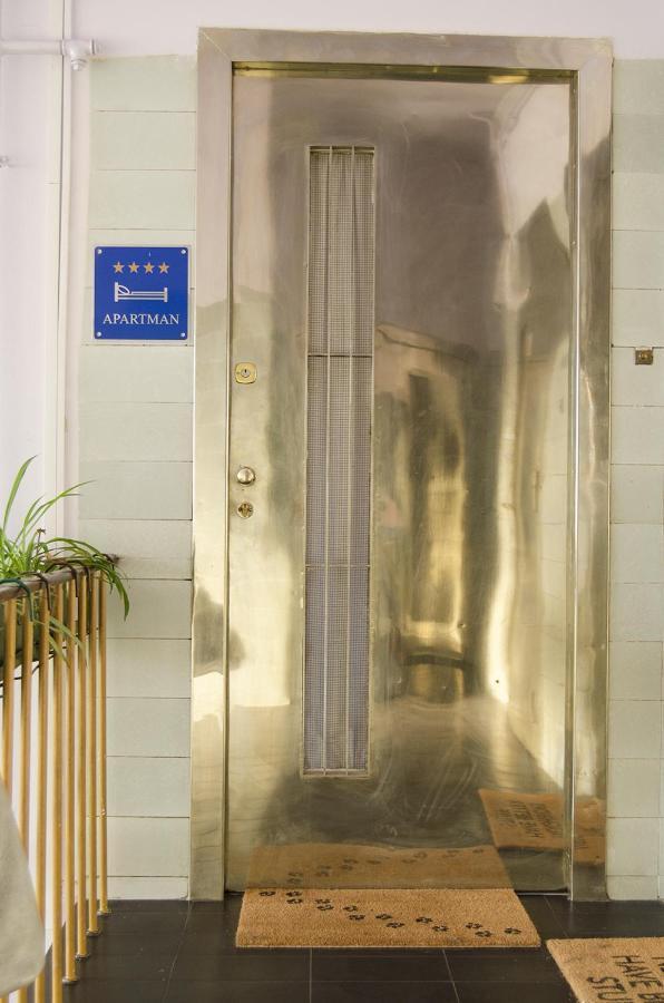 Studio Apartment With A View Of Ban Jelacic Square Zagreb Extérieur photo