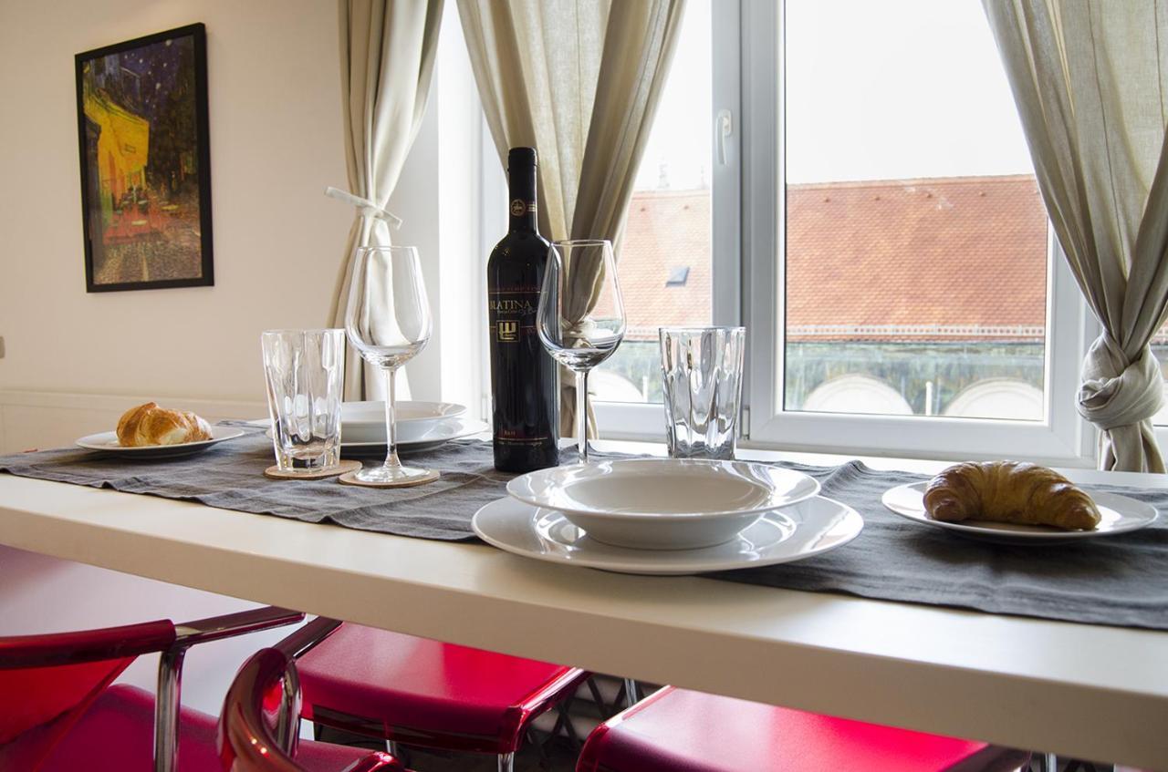 Studio Apartment With A View Of Ban Jelacic Square Zagreb Extérieur photo