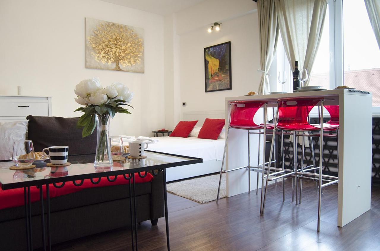 Studio Apartment With A View Of Ban Jelacic Square Zagreb Extérieur photo